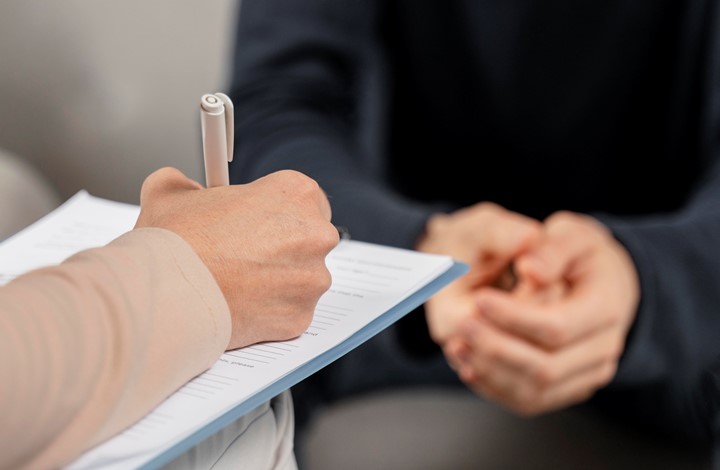 Como a terapia cognitiva comportamental atua para tratar o toc?
